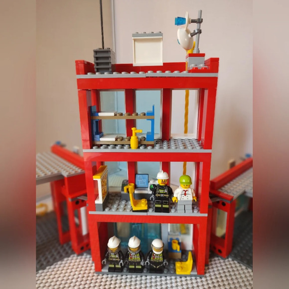 Lego City 60110 Fire Station Building Toy Set - Picture 7 of 8